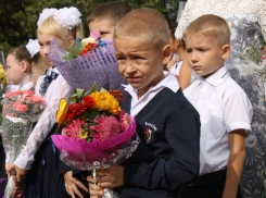 Для 15000 школьников Волгодонска сегодня прозвенел школьный звонок