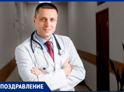 День рождения отмечает заведующий роддомом Александр Шестаков