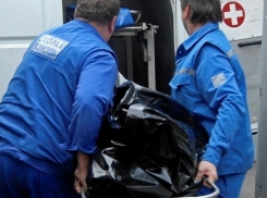 Мертвого мужчину нашли рядом с животноводческой фермой в Дубовском районе