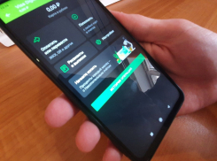 Зоркий мужчина украл у женщины деньги с банковского счета, запомнив пин-код