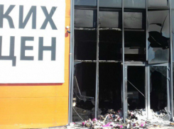 Пожар в двухэтажном магазине «Удачный выбор» попал на видео