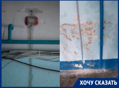 «После снегопада наш подъезд затопило»: жительница МКД на Октябрьском шоссе