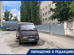 Заброшенная «Газель» загадочно мигрирует по дворам Волгодонска