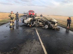 Две супружеские пары из Волгодонска сгорели заживо в ДТП под Зимовниками