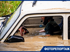 Внедорожники погрузились в воду на гонках в Волгодонске
