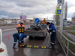 В старом городе возле остановки «Путепровод» установили искусственные дорожные неровности 