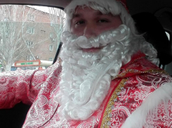 Дед Мороз – таксист поднимает настроение волгодонцам в Новый год