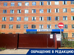 «Руки оборвать можно»: волгодончанка призвала руководство ковидного госпиталя сделать окно для передачи пакетов родственникам