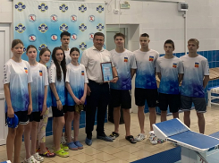 Депутат Александр Руденко помог бассейну «Нептун» с приобретением новой мебели