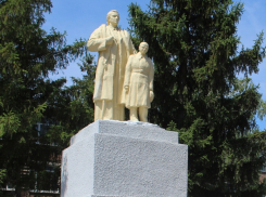 Победивший в торгах предприниматель не смог отреставрировать монумент в станице Романовской