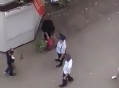 Волгодонец показал, как торговцы прячутся от полиции на стихийном рынке