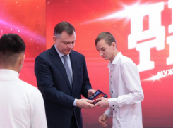 Юных героев наградили медалями в Ростовской области