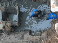 На В-16 заменили аварийную канализационную трубу
