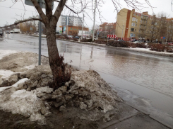 Огромные лужи появились по всему Волгодонску после потепления 