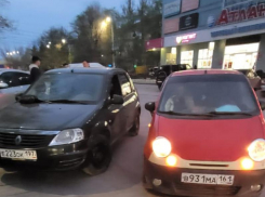 Ищут свидетелей: участницы аварии на парковке не смогли прийти к компромиссу