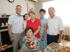 Почетному гражданину Волгодонска Екатерине Хижняковой исполнилось 94 года 
