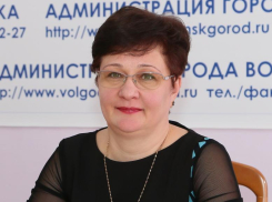 На вопросы о ремонте образовательных учреждений Волгодонска ответила глава по соцразвитию Татьяна Самсонюк в ходе прямого эфира