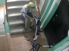 Пока волгодонцы были в отпуске, подросток украл у них велосипед