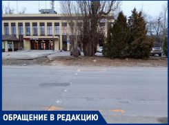 «Мамочки с колясками по грязи пробираются»: волгодончанка о пешеходном переходе на улице Горького 