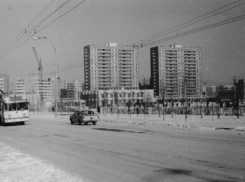 Волгодонск прежде и теперь: Торговый центр и Энтузиастов снежной зимой 30 лет назад