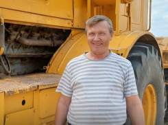 Тракторист из Дубовского получил медаль «За доблестный труд на благо Донского края»