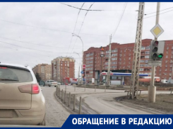 Разделительные столбики на въезде в новый город стали невидимыми