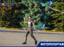  Волгодонцы запустили в небо десятки ярких и красочных воздушных змеев 
