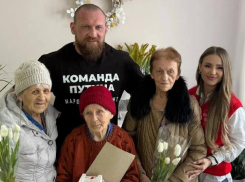 Дмитрий Кудряшов и Народный фронт поздравили женщин Волгодонска с 8 Марта