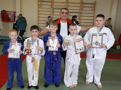 Юные волгодонцы успешно выступили на новогоднем турнире по дзюдо