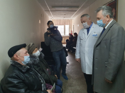 Какие очереди в поликлинике Волгодонска увидел Виктор Мельников