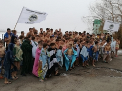 В Волгодонске 146 юных рукопашников окунулись в ледяную купель