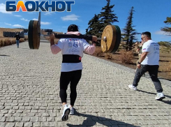 Женщина-богатырь из Волгодонска установила новый рекорд по восхождению на вершину Саур-Могилы в ДНР