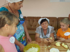 Юных волгодонцев научили готовить блюда по старинным рецептам 