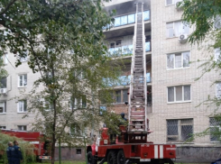 14 пожарных боролись с огнем в многоквартирном доме по улице Ленина