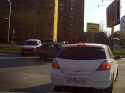 В Волгодонске водитель «Нивы» забыл поставить автомобиль на ручник, что из этого вышло — ВИДЕО