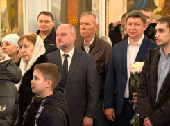 Дмитрий Вельможко разделил Рождественское богослужение с верующими Волгодонска