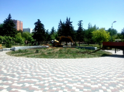 В «Дружбе» началось строительство первого в городе плоскостного фонтана