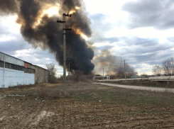 Огромный столб черного дыма в районе ТЭЦ напугал волгодонцев