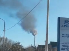 Черный дым из трубы ТЭЦ напугал жителей Волгодонска