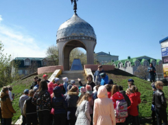 Городские школьники прошлись по памятным местам Волгодонска
