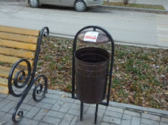 Волгодонцы продолжают расклеивать информационные материалы в неположенных местах