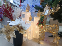 Грандиозная распродажа* искусственных елей и новогодних игрушек в «ГлавУпак»