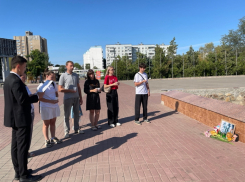 Молодежь Волгодонска почтила память детей, погибших на Донбассе