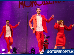 Без привычного масштаба, но с концертом: как Волгодонск отметил День молодежи