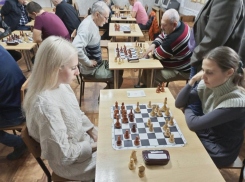 Волгодонцы снова одержали ряд побед на турнире по шахматам в Зимовниках 