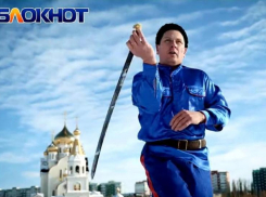 Руководитель клуба «Атаман» Алексей Неополькин продемонстрировал «рубку» и фланкировку казакам из зарубежья