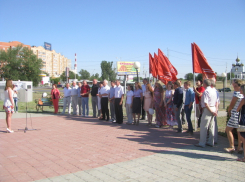 В Волгодонске День строителя начали отмечать с вручения дипломов, а закончили концертом