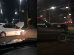 Серьезное ДТП с участием двух иномарок произошло в Волгодонске возле пиццерии «Камин»