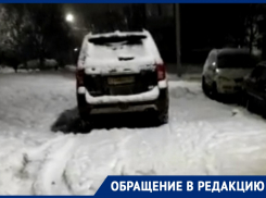 «Это нормально?»: волгодончанку возмутил припаркованный на тротуаре внедорожник