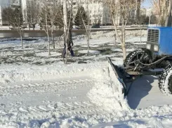Коммунальщики просят водителей Волгодонска не мешать убирать снег с городских улиц